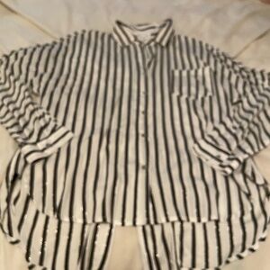 Bella Dahl White & black stripe button up blouse M